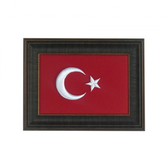 Siyah Çerceve Nakış İşlemeli Türk Bayrağı