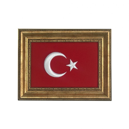 Kenar İşleme Desen Çerceve Nakış İşlemeli Türk Bayrağı
