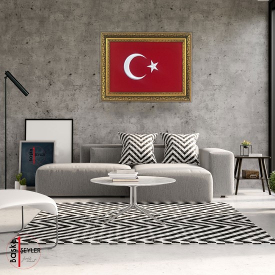 Koyu İşleme Desen Çerceve Nakış İşlemeli Türk Bayrağı